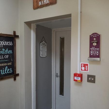 Slough Centre Townhouse With Driveway Parking For Up To Two Cars Apartment Ngoại thất bức ảnh