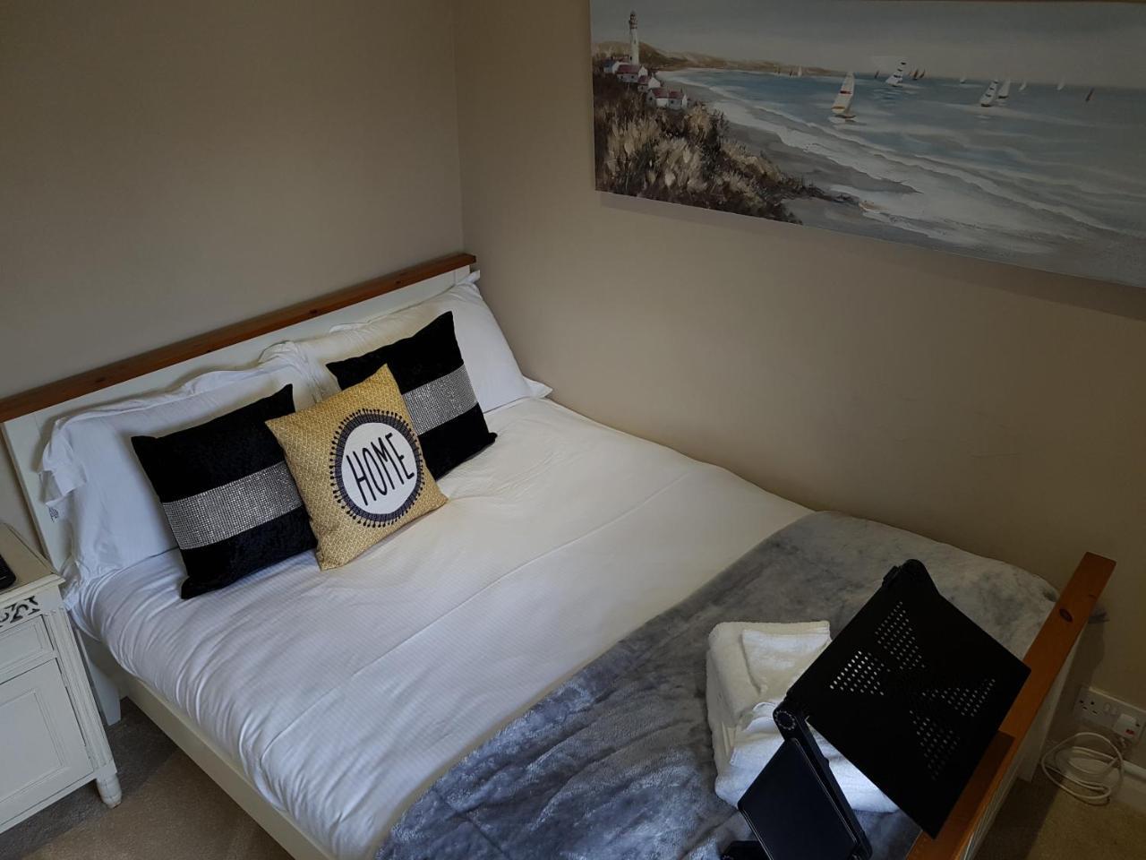 Slough Centre Townhouse With Driveway Parking For Up To Two Cars Apartment Ngoại thất bức ảnh