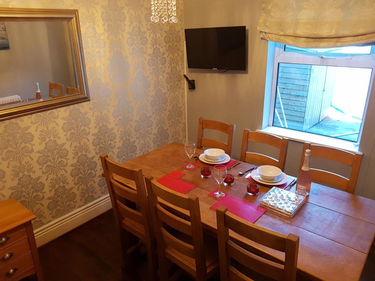 Slough Centre Townhouse With Driveway Parking For Up To Two Cars Apartment Ngoại thất bức ảnh